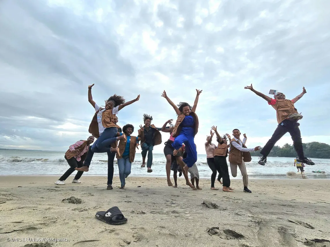 Group picture of Youth Council members in Fenerive-est beach.