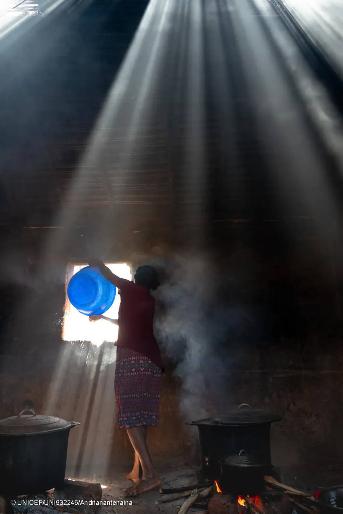 L&rsquo;utilisation des foyers traditionnels produit beaucoup de fum&eacute;e nocive pour la sant&eacute;, en particulier pour les enfants en bas-&acirc;ge.  
