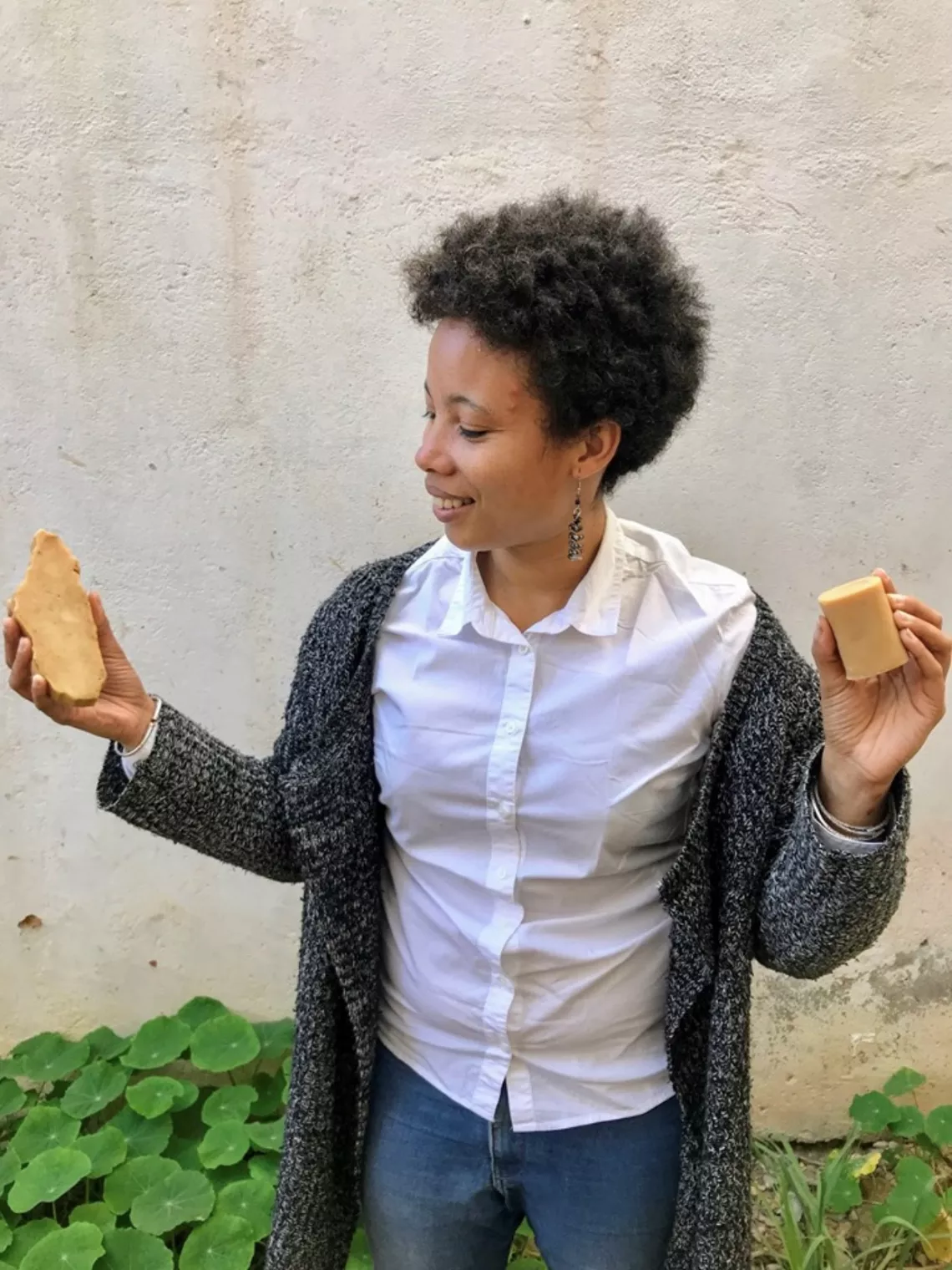 C'est le sourire que Marie Christina pr&eacute;sente ses savons &eacute;cologiques  