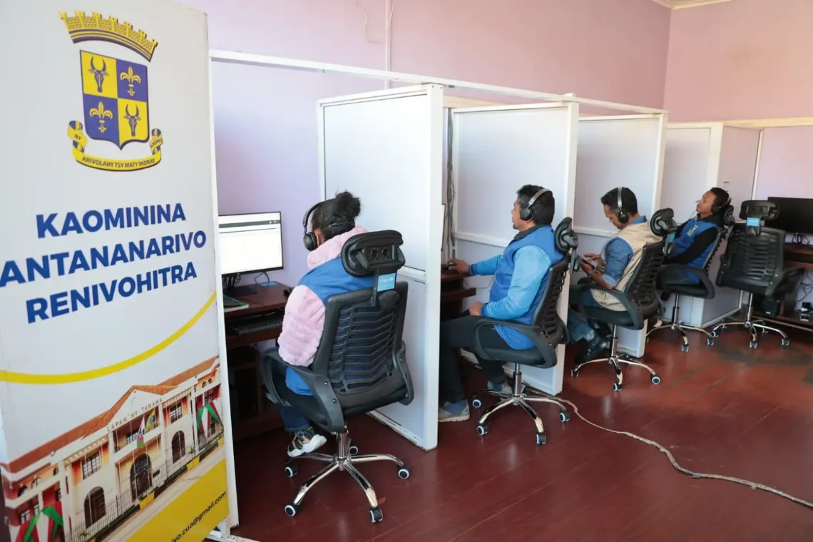 L&rsquo;UNICEF et la Commune Urbaine d&rsquo;Antananarivo signent un Plan d&rsquo;action multisectoriel et renforcent le centre d&rsquo;appel de la Ligne Verte 147