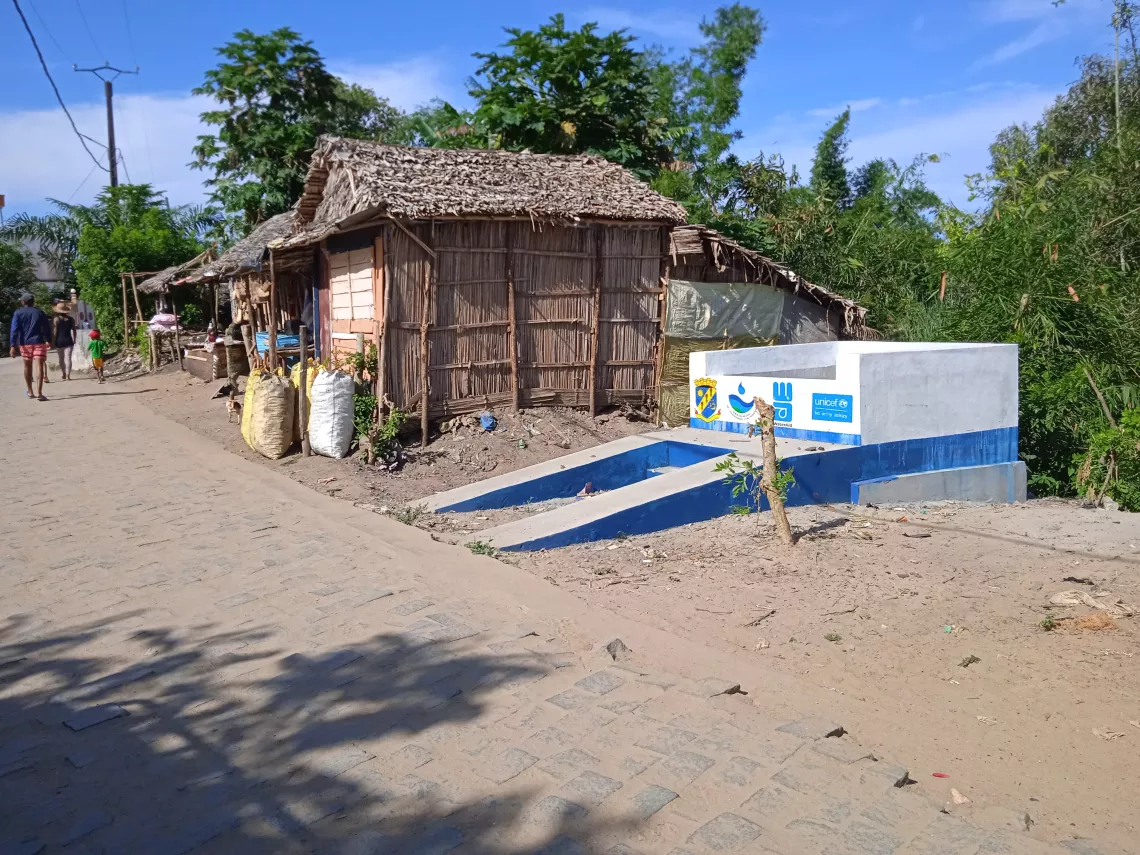Transformation du site avec stands et bac &agrave; ordures