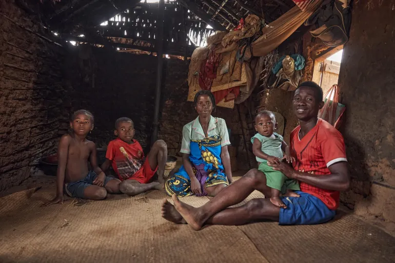Kotoniaina and his wife raise three children, two of whom benefit from the Zara Mira program. This support helps them keep their children in school and ensures more regular meals, especially during fotoana maintso ahitra, when food becomes scarce. 
