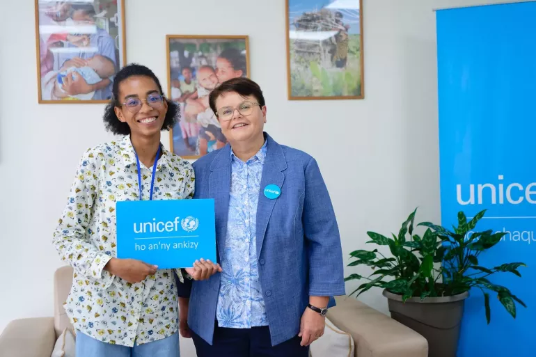 Signature du contrat de la Defenseure du Climat et UNICEF Madagascar