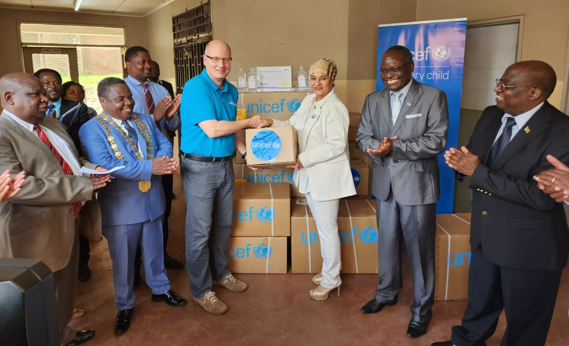 UNICEF Representative Rudolf Schwenk handing over medical and WASH supplies to Minister of Water and Sanitation Abida Mia to support Malawi&rsquo;s response to the cholera outbreak. 