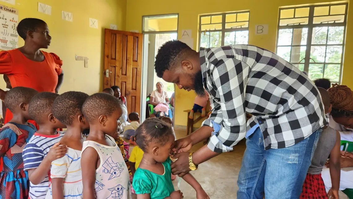 Health Surveillance Assistant (HSA) Edward Likhomu carries out mass nutrition screening at the centre.