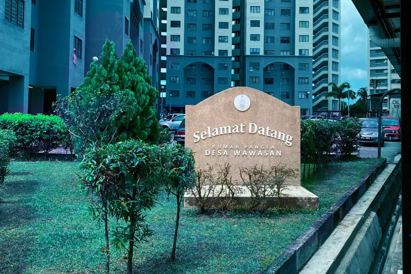 Families on the Edge, low cost flat building in Penang