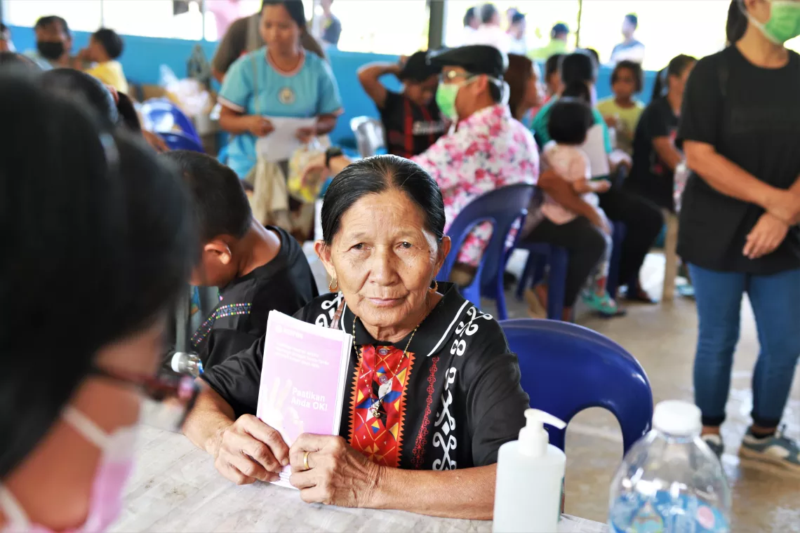 A woman talking to healthcare worker