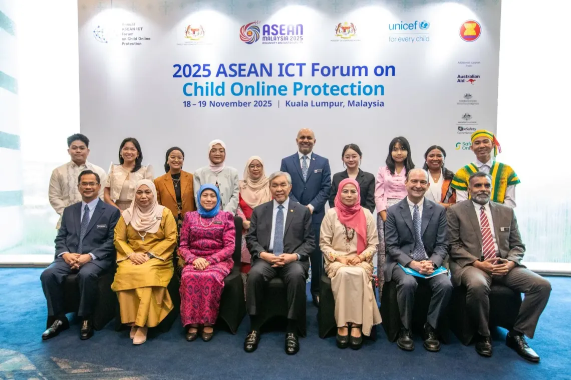 Group photo at the ASEAN ICT forum 2025