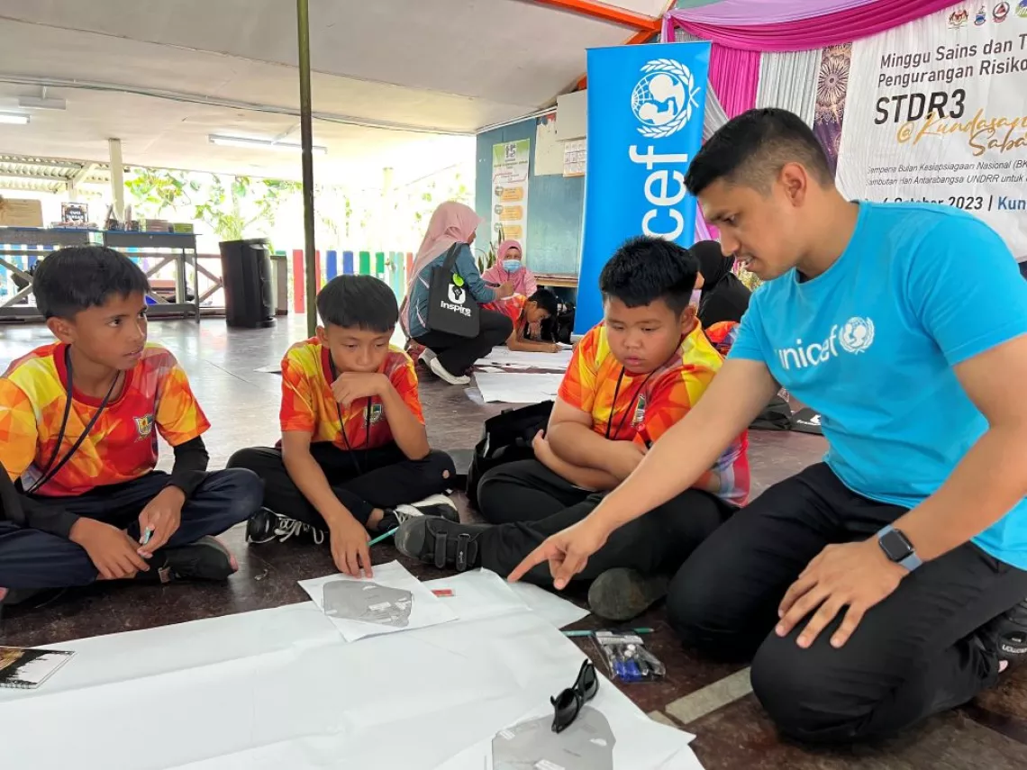 UNICEF staff assisting students during groupwork