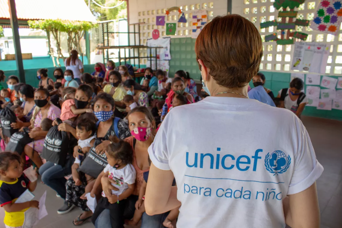 Venezuela. A Communication for Development Technician talks with women during an interactive activity at a UNICEF-supported centre in Zulia state.