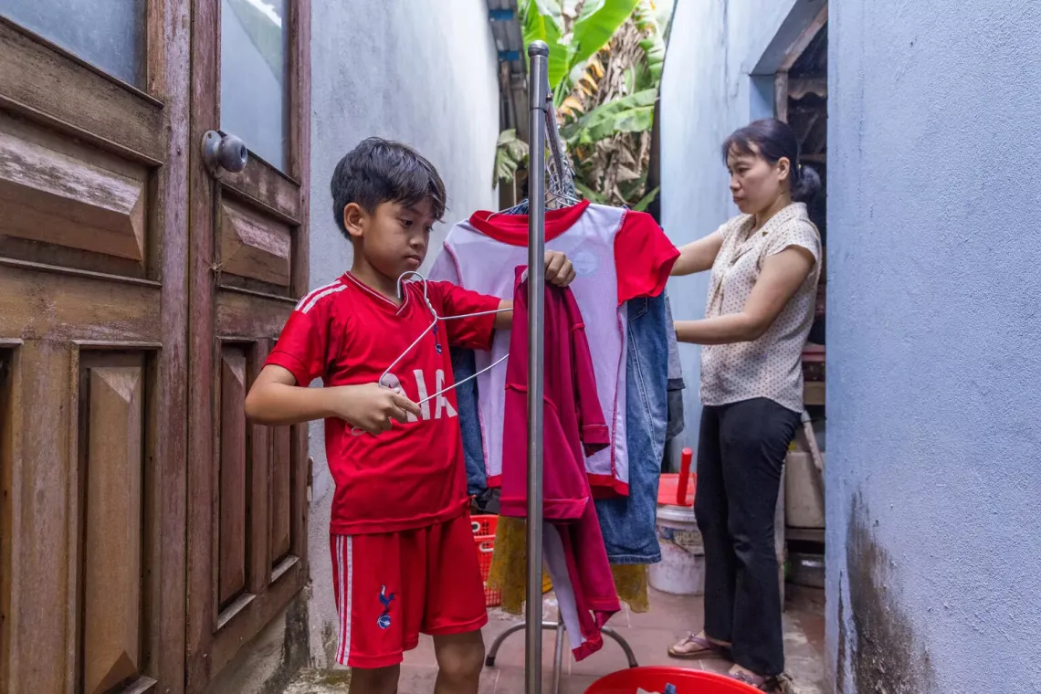 Parenting in Da Nang&nbsp;The family of Ms. Nguyễn Thị Thanh Ho&agrave;ng (45 years old, working in business) and Ng&ocirc; Tấn Lộc (8 years old).