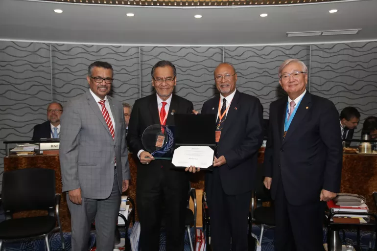 Malaysia&rsquo;s Minister of Health, Dr Dzulkefly Ahmad receiving the certificate of elimination at the WHO Regional Committee for the Western Pacific