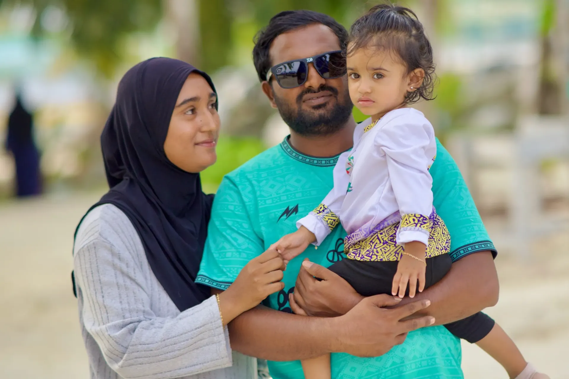 Two parents with their child 