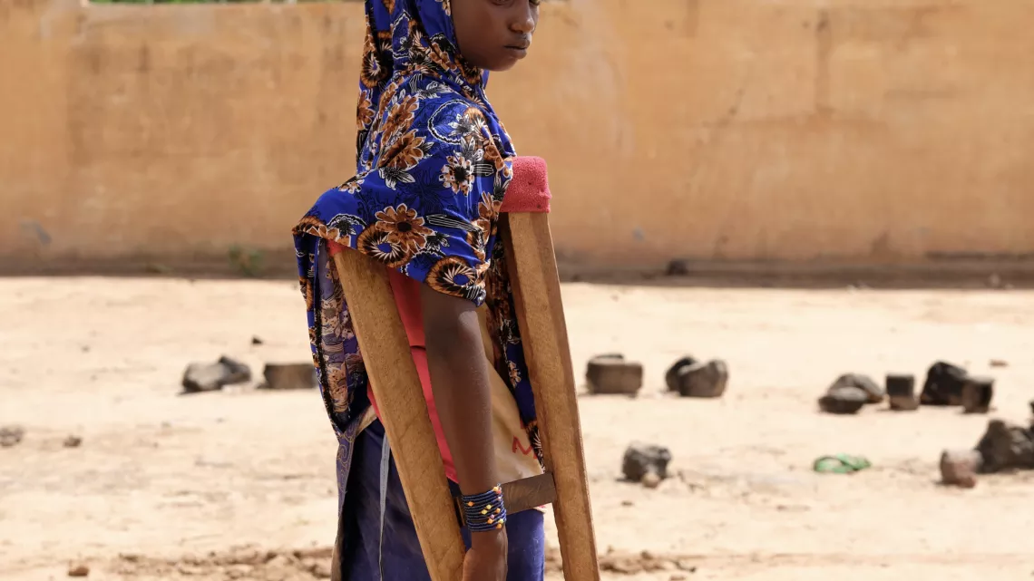 Aminata, a displaced girl, was hit by a bullet as she tried to flee the village of Ogossagou when it was attacked in March 2019. "We started to run into the darkness and as we were running my mother was shot,&rdquo; Aminata says. &ldquo;I ran back to help her, and I was shot in the leg.&rdquo; Aminata is now in a displacement camp in S&eacute;var&eacute;, where UNICEF, local authorities and partners have set up clean water systems, tents for shelters and a temporary learning space where children can learn and play games.