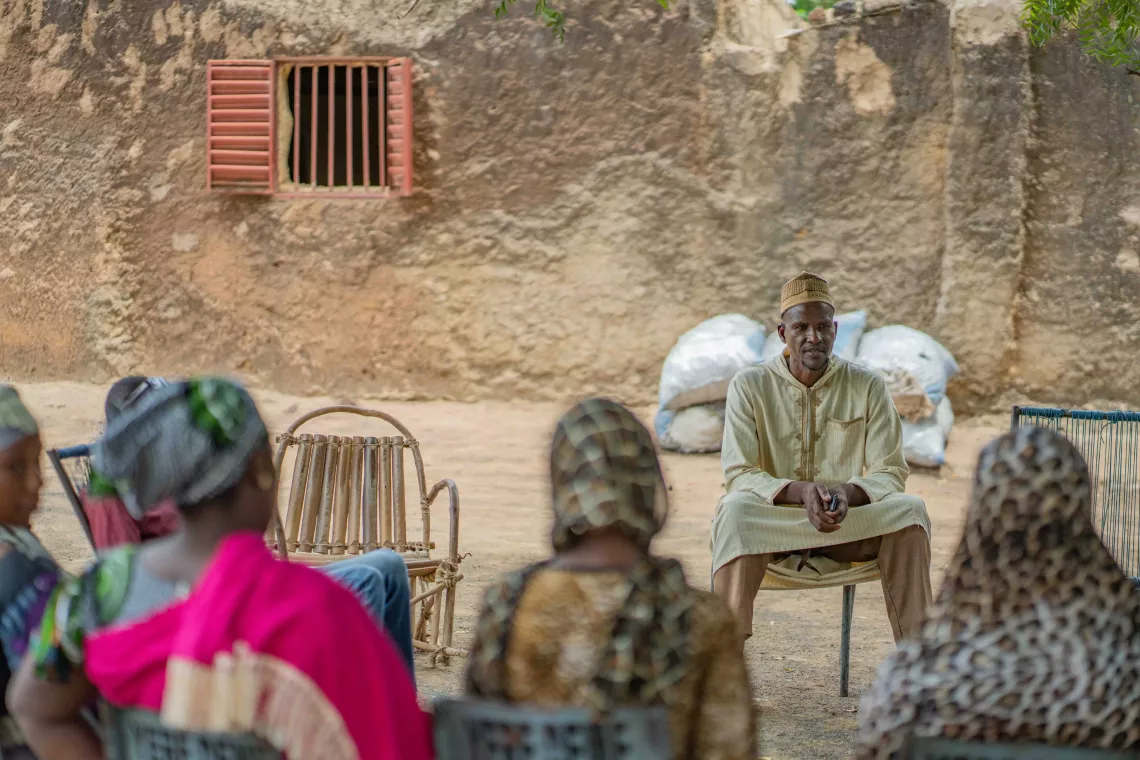 Abdoulaye CISS&Eacute;, Imam, sensibilise les fid&egrave;les sur le genre, le r&ocirc;le de l&rsquo;homme et de la femme dans le foyer, la tol&eacute;rance dans la famille et dans la communaut&eacute;. N&eacute;guela, R&eacute;gion de Koulikoro Juin 2023, Mali.