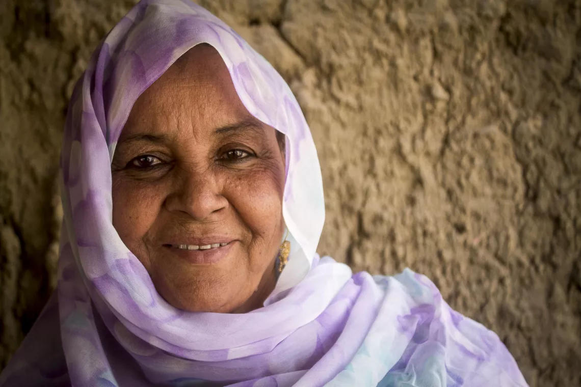 Portrait de Madame Wartoum Walett Hamallah, Pr&eacute;sidente du Comit&eacute; de Gestion de l&rsquo;Eau de Barize, et Pr&eacute;sidente de l&rsquo;Association Tahanit d&eacute;di&eacute;e &agrave; la gestion des &eacute;quipements d&rsquo;approvisionnement en eau potable, et des   installations d&rsquo;hygi&egrave;ne et d&rsquo;assainissement, au suivi du maraichage et aux activit&eacute;s g&eacute;n&eacute;ratrices de revenus. 