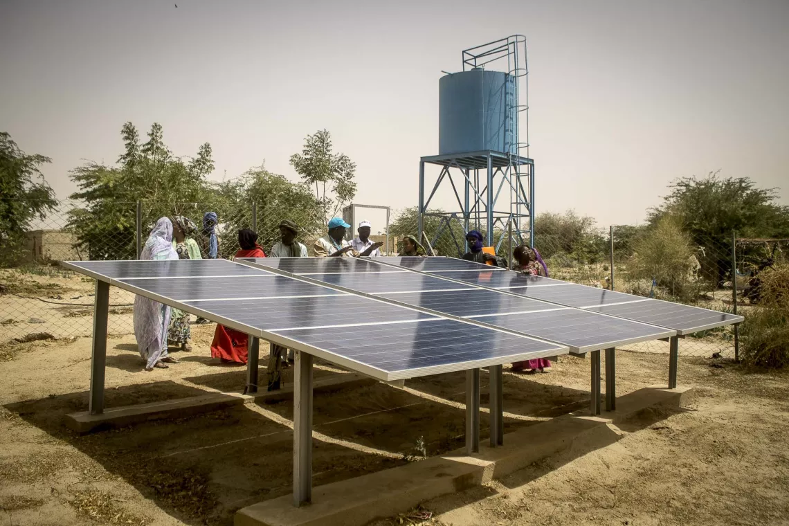 Ch&acirc;teau d&rsquo;eau &agrave; pompe solaire r&eacute;alis&eacute; par l&rsquo;UNICEF et ses partenaires au b&eacute;n&eacute;fice des femmes du quartier de Barize. 