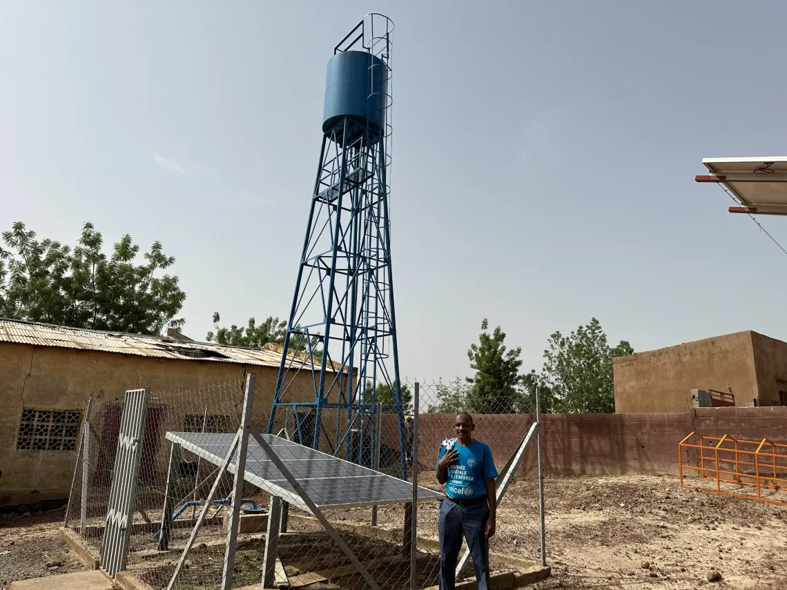 Le point d'eau mis en place par l'UNICEF dans le CsCom dans le cadre du projet. The water point set up by UNICEF in the CsCom as part of the project.