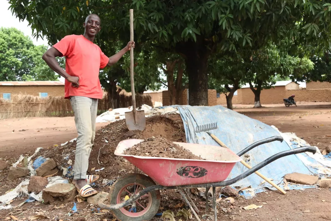 Ablaye Berth&eacute; a b&eacute;n&eacute;fici&eacute; d&rsquo;une formation sur la transformation des d&eacute;chets en engrais organique.