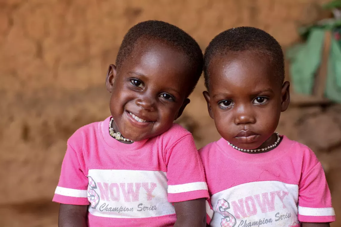 Les jumeaux Alassane et Sin&egrave; Berth&eacute;, 2 ans.