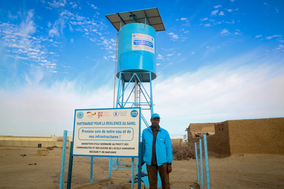 Salia Diallo, UNICEF WASH officer in the Timbuktu region, stands in front of the solar-powered borehole in Niafunk&eacute; to assess the condition of the infrastructure.