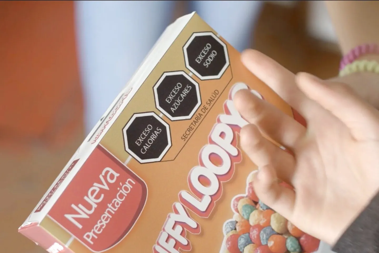 Una caja de cereal con el nuevo etiquetado