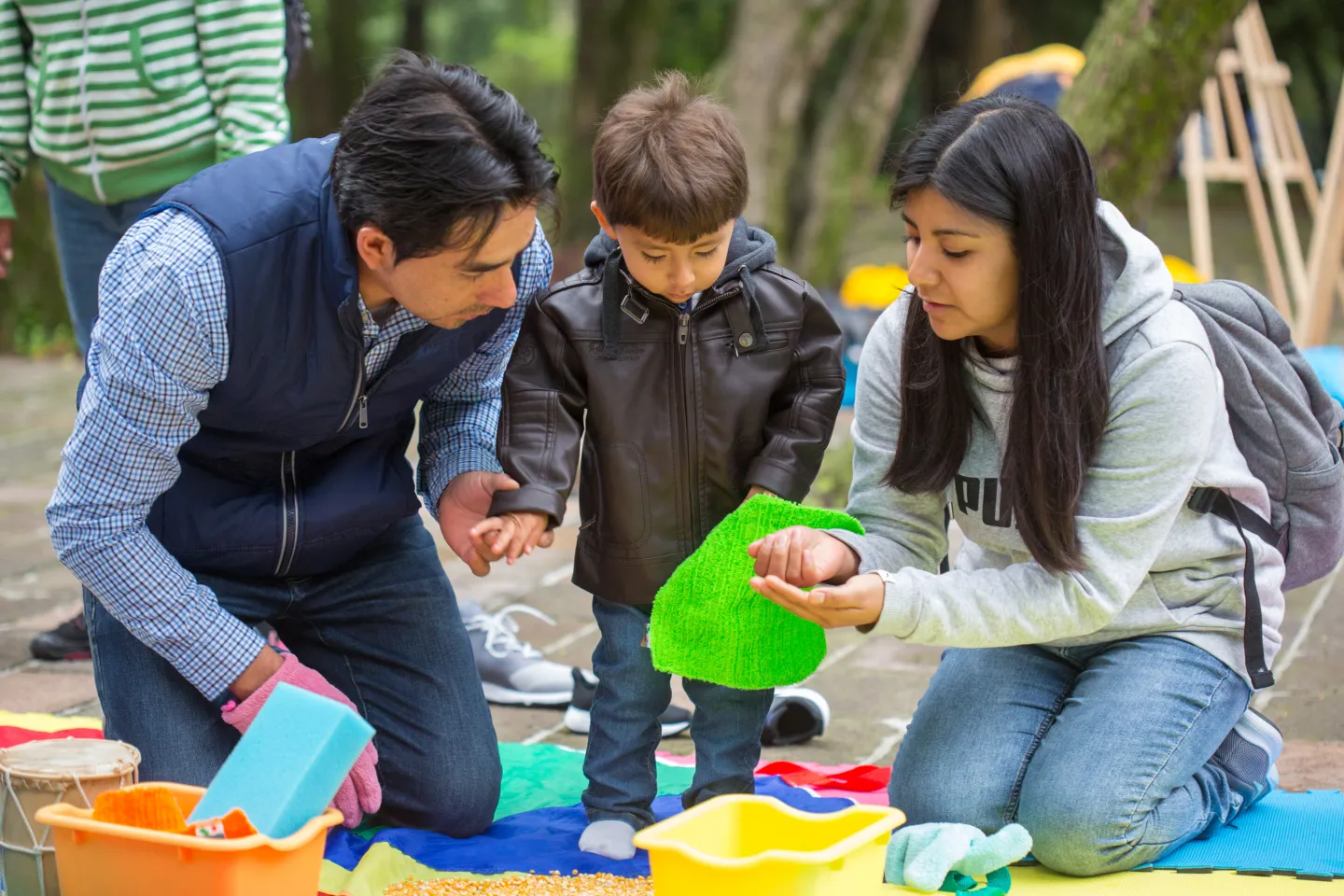 Pap&aacute;, mam&aacute; y su peque&ntilde;o hijo