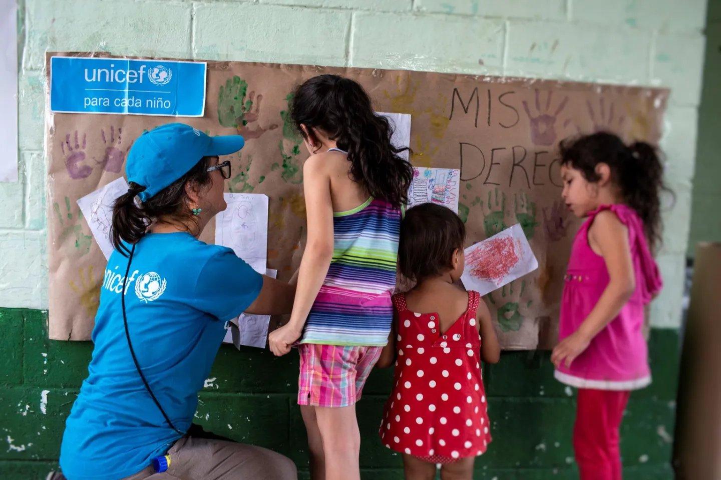 UNICEF apoya a ni&ntilde;as y ni&ntilde;os migrantes para que entiendan el papel de las autoridades y los procesos administrativos.