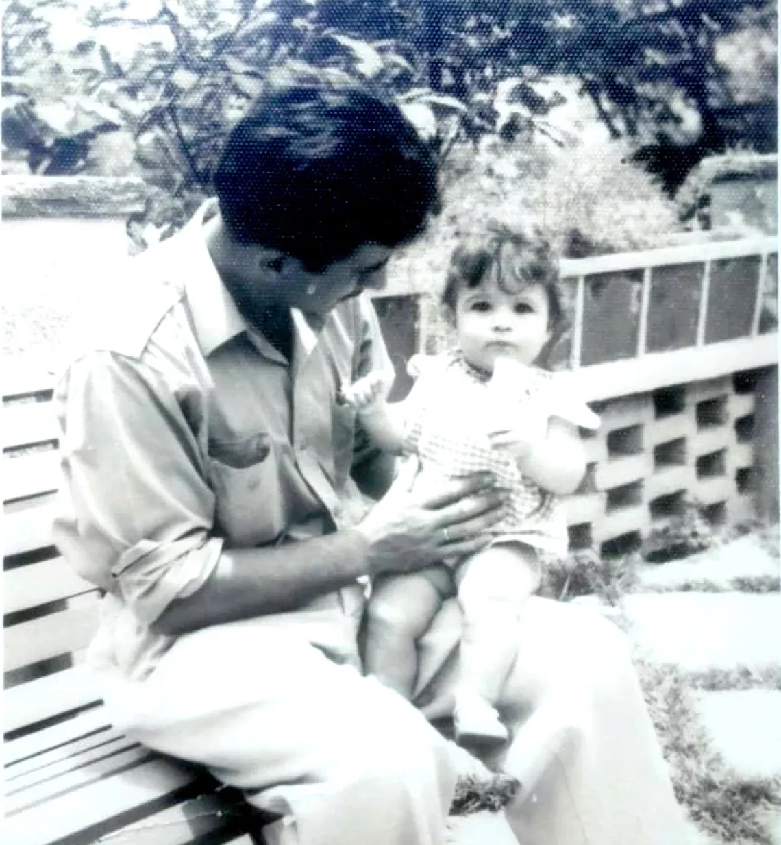 Soraya con su padre, en Venezuela