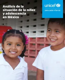Portada del documento del An&aacute;lisis de la situaci&oacute;n de la ni&ntilde;ez y adolescencia en M&eacute;xico, donde salen una ni&ntilde;a y un ni&ntilde;o en su colegio sonriendo.