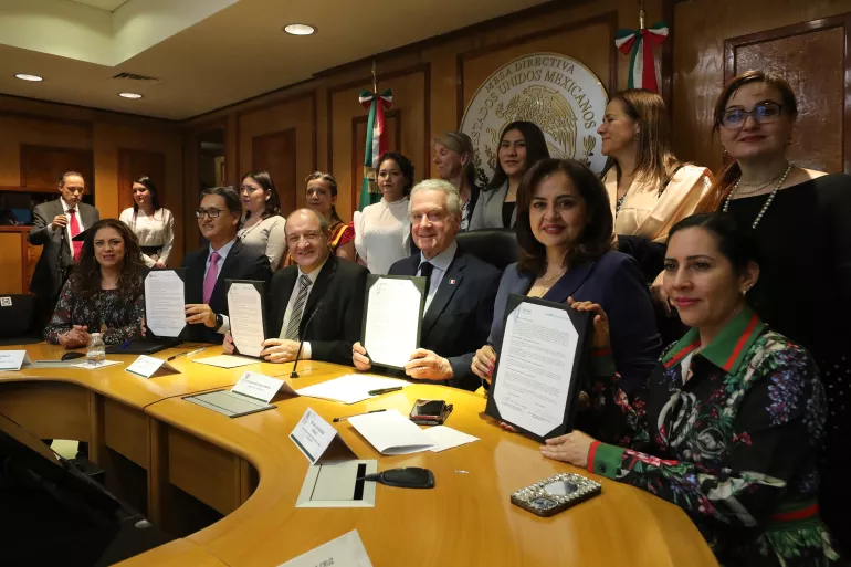 Firma convenio con C&aacute;mara de Diputados