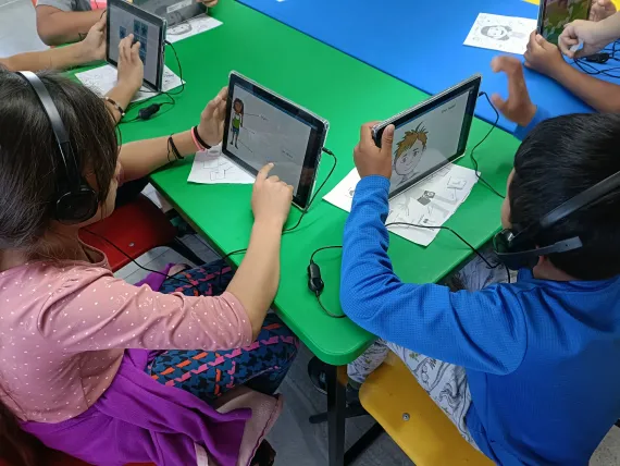 Students using tablets and other electronic devices as part of the Akelius program in Mexico.
