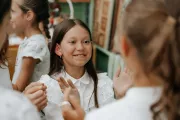 Participarea în activități de educație non-formală, organizate de UNICEF și partneri, a ajutat-o pe Daria din Ucraina să se integreze mai ușor într-o școală din Moldova. 