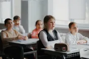 Refugee children learning romanian