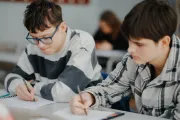 Refugee children learning romanian
