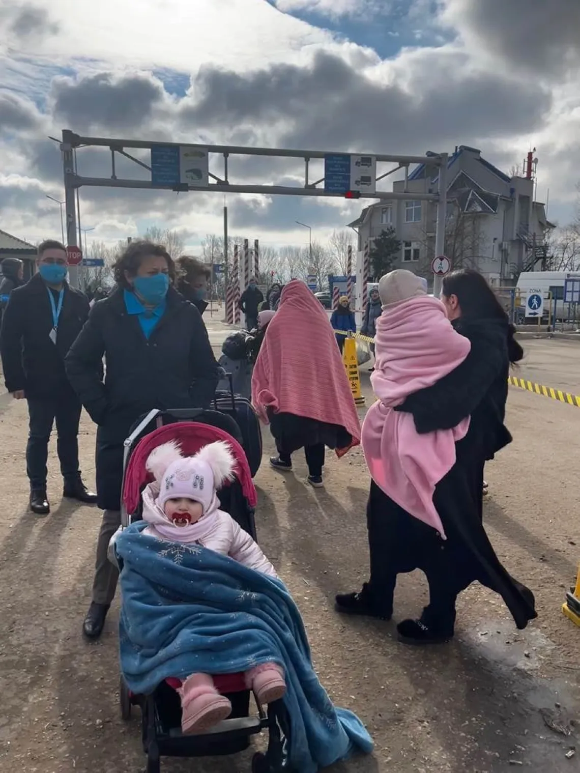Afshan Kahn, Gheorghe Trofin and Maha Damaj meet a mother and her children at the border crossing in Palanca.