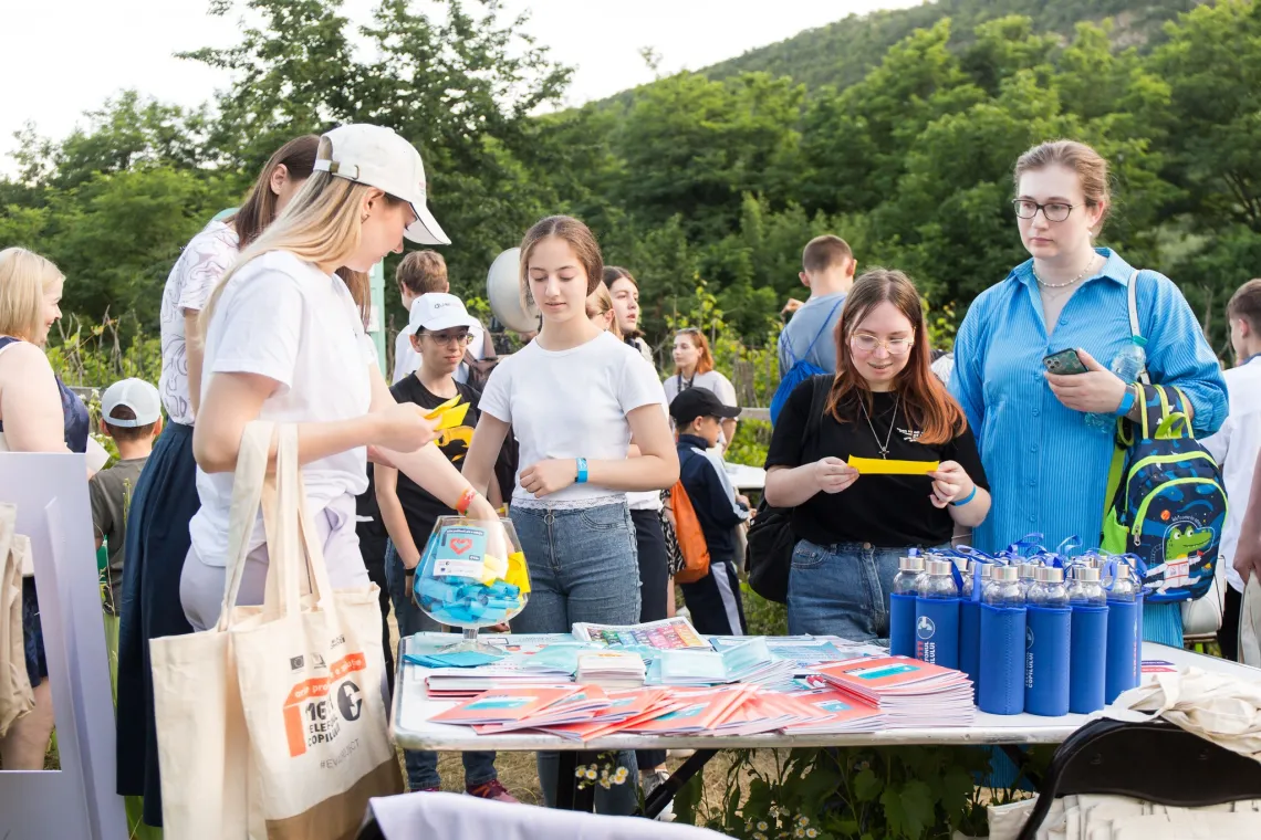 Pe aripile muzicii clasice, copiii din Moldova și Ucraina au pictat un tablou al incluziunii sociale