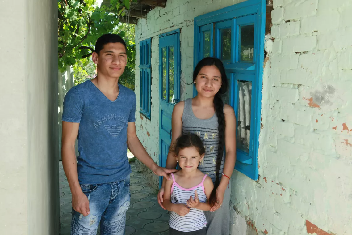 Roma family in Vulcanesti