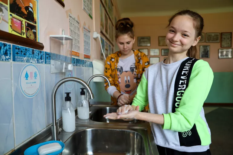 Cu prilejul Zilei Mondiale a Apei, UNICEF și Ministerul Educației și Cercetării subliniază importanța investițiilor &icirc;n apă, sanitație și igienă &icirc;n școli
