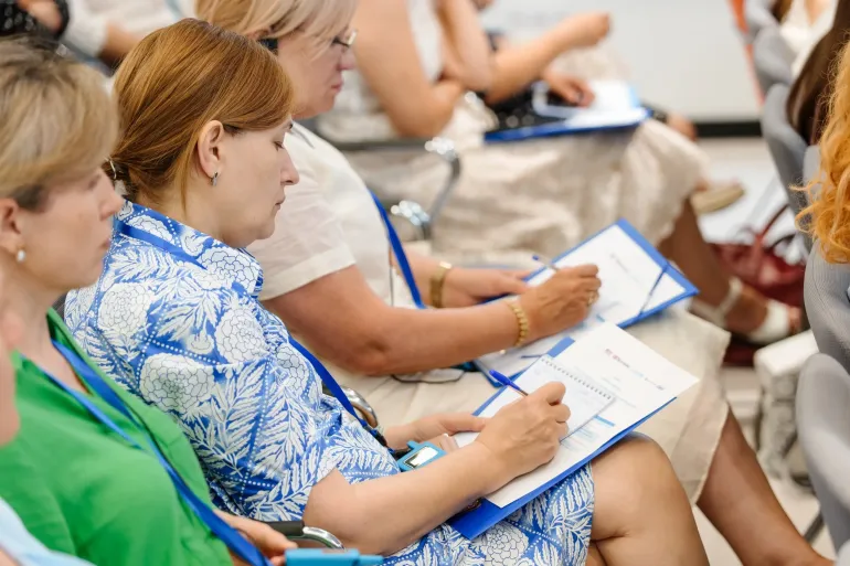 poză cu participanții de la eveniment