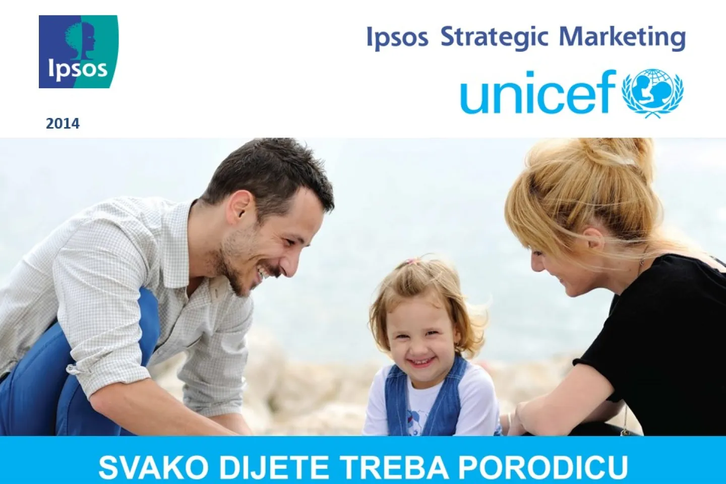 Dijete se igra sa roditeljima na plaži - poster iz kampanje Svako dijete treba porodicu