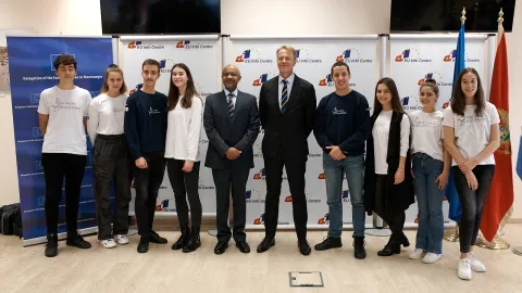 Mladi reporteri sa šefom Delegaci EU u Crnoj Gori Aivom Oravom i šefom predstavništva UNICEF-a za Crnu Goru