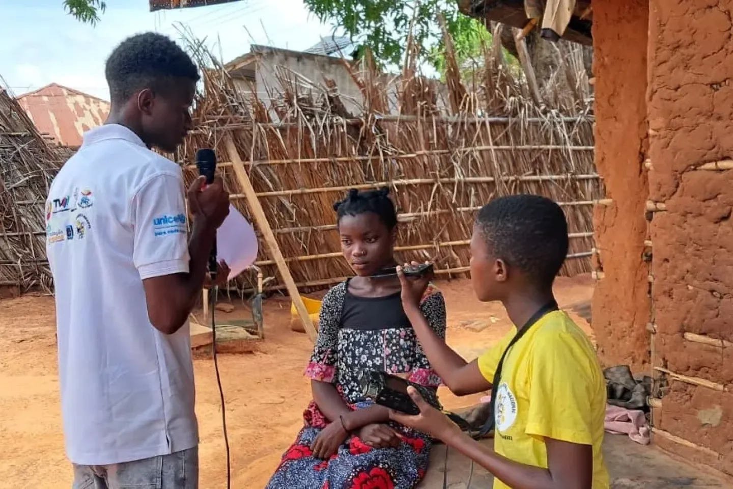 Em Mo&ccedil;ambique, plataforma de participa&ccedil;&atilde;o de adolescentes e jovens entrevistam vit&iacute;mas dos ciclones.