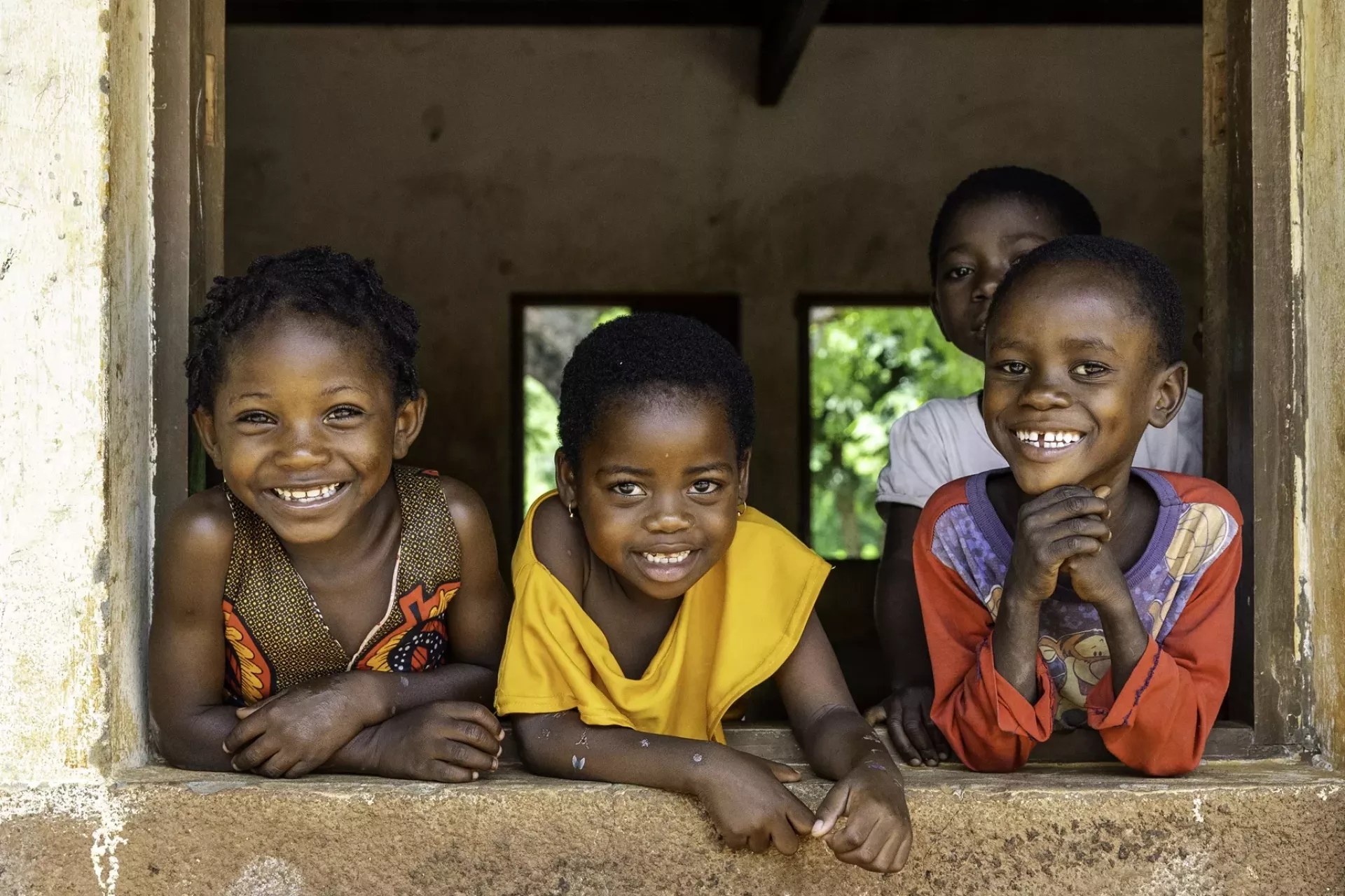 Este estudo apresenta a evolu&ccedil;&atilde;o da Pobreza Infantil Multidimensional e Monet&aacute;ria em Mo&ccedil;ambique (2014/15-2022), com base em dados dos Inqu&eacute;ritos aos Or&ccedil;amentos Familiares de 2014/15, 2019/20 e 2022.