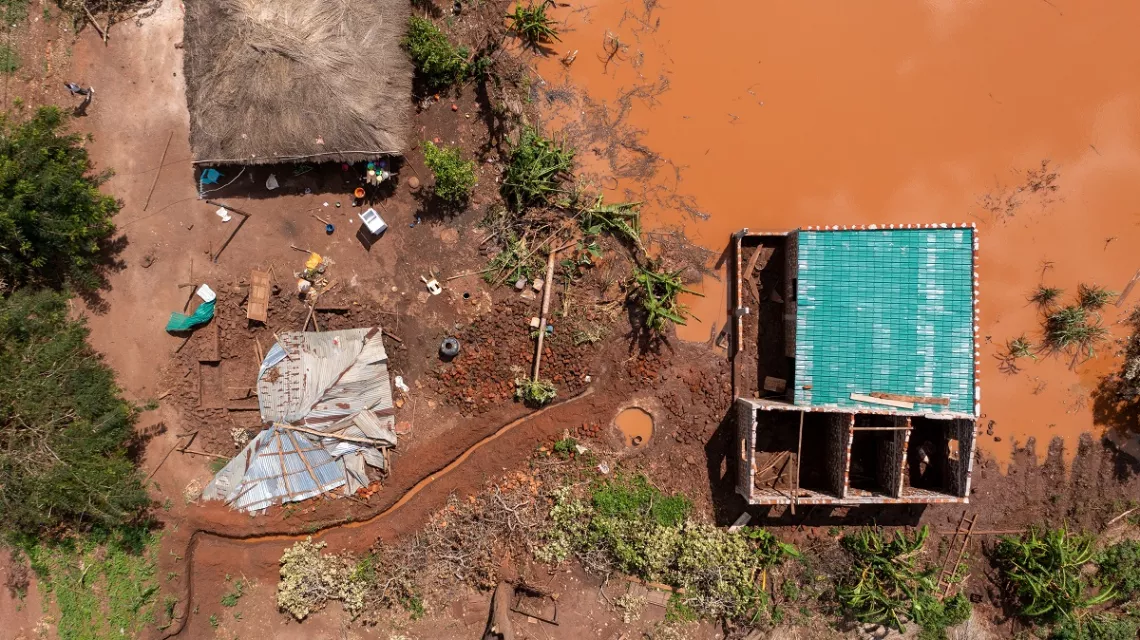 The town of Macuva suffered a lot with the heavy rains and strong winds, causing several trees and houses to fall in this town near the city of Mocuba, Zambezia.