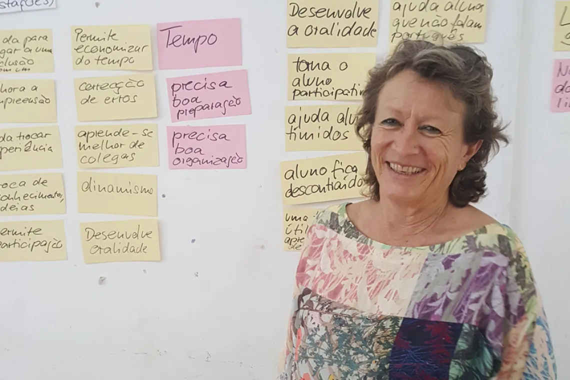 Martha Ostertag com formadores de professores em Mo&ccedil;ambique
