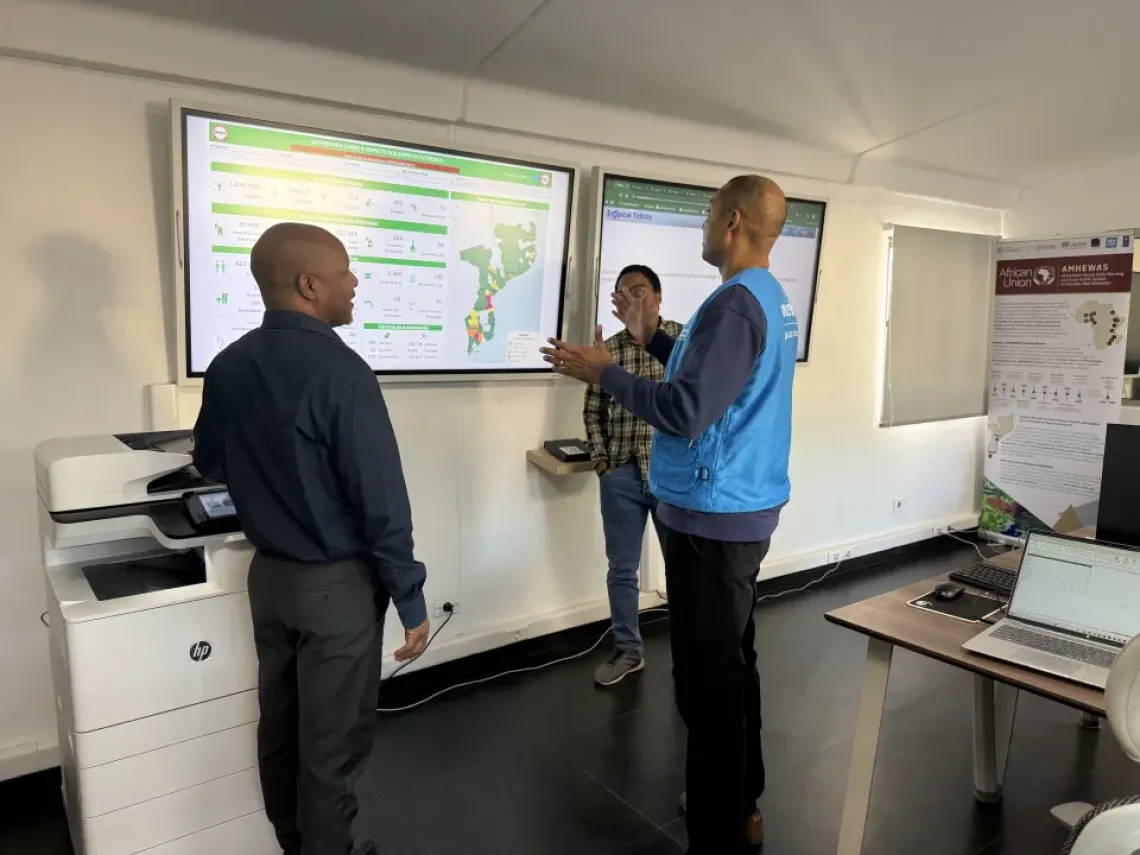 (left) UNV-Jose Cumbe, (middle) Claudio De Sandra Julaia and (right) Mr Alberto Armando - Deputy Director of the National Emergency Operating Center &ndash; Disaster Management Agency 