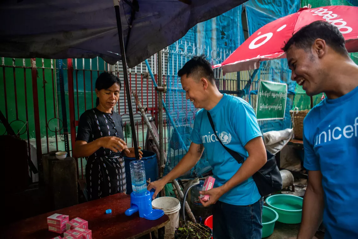 Street Vendor 018.JPG