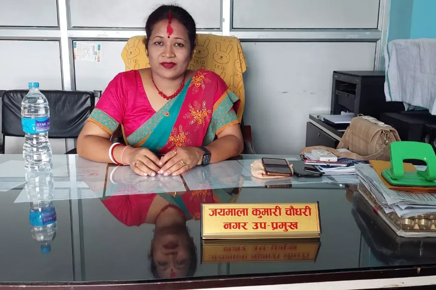 A female deputy mayor working in her office