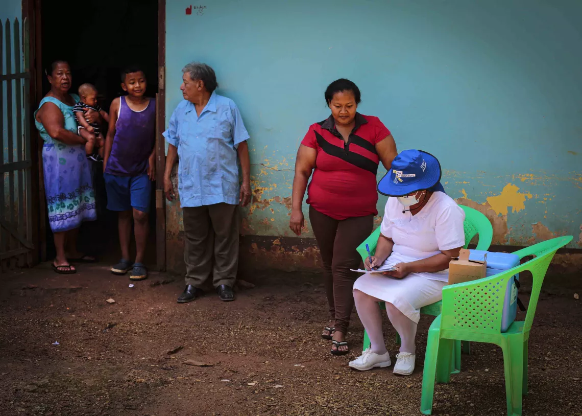 Rosa Quintero y su familia